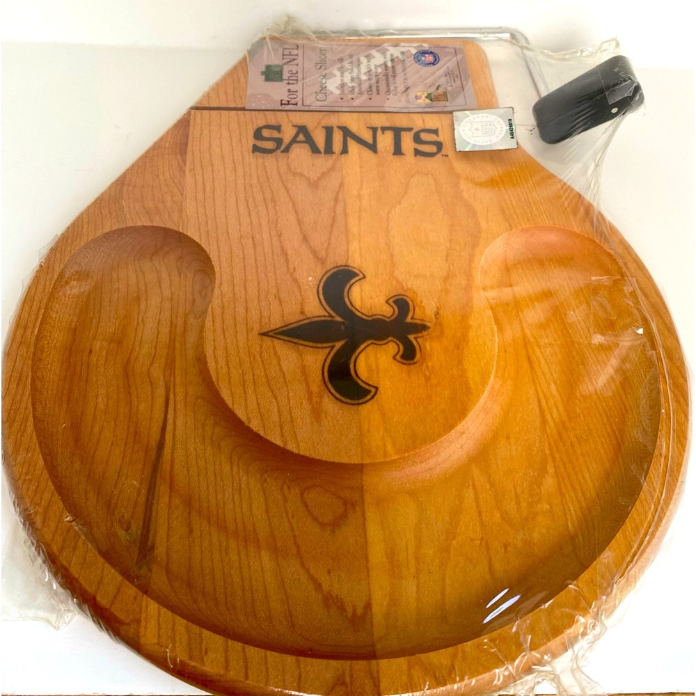 NWT Saints For NFL Wood Cutting Board Cheese Slicer.